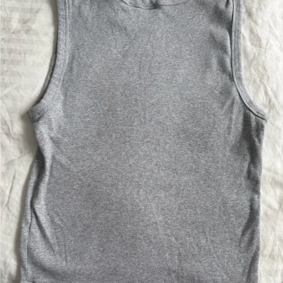 ARITZIA Heather Gray Ribbed Top - Picture 3 of 3